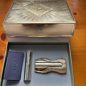 VALDE Skincare Vol 02 Set - Gold Eagle Applicator & Refillable Lipstick